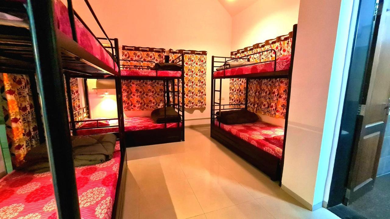 פונה Lifespace- Spacious Hostel In A Luxurious Villa מראה חיצוני תמונה