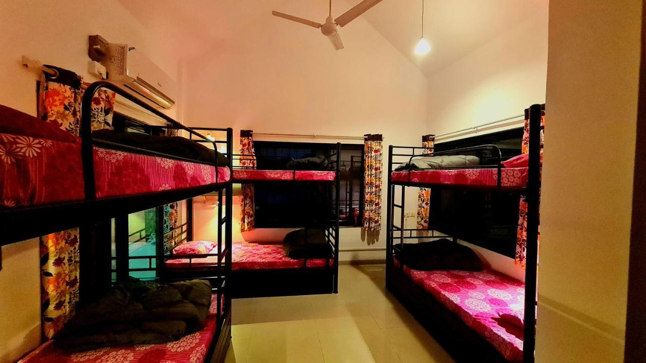 פונה Lifespace- Spacious Hostel In A Luxurious Villa מראה חיצוני תמונה