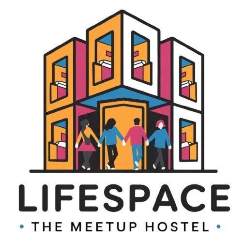 פונה Lifespace- Spacious Hostel In A Luxurious Villa מראה חיצוני תמונה