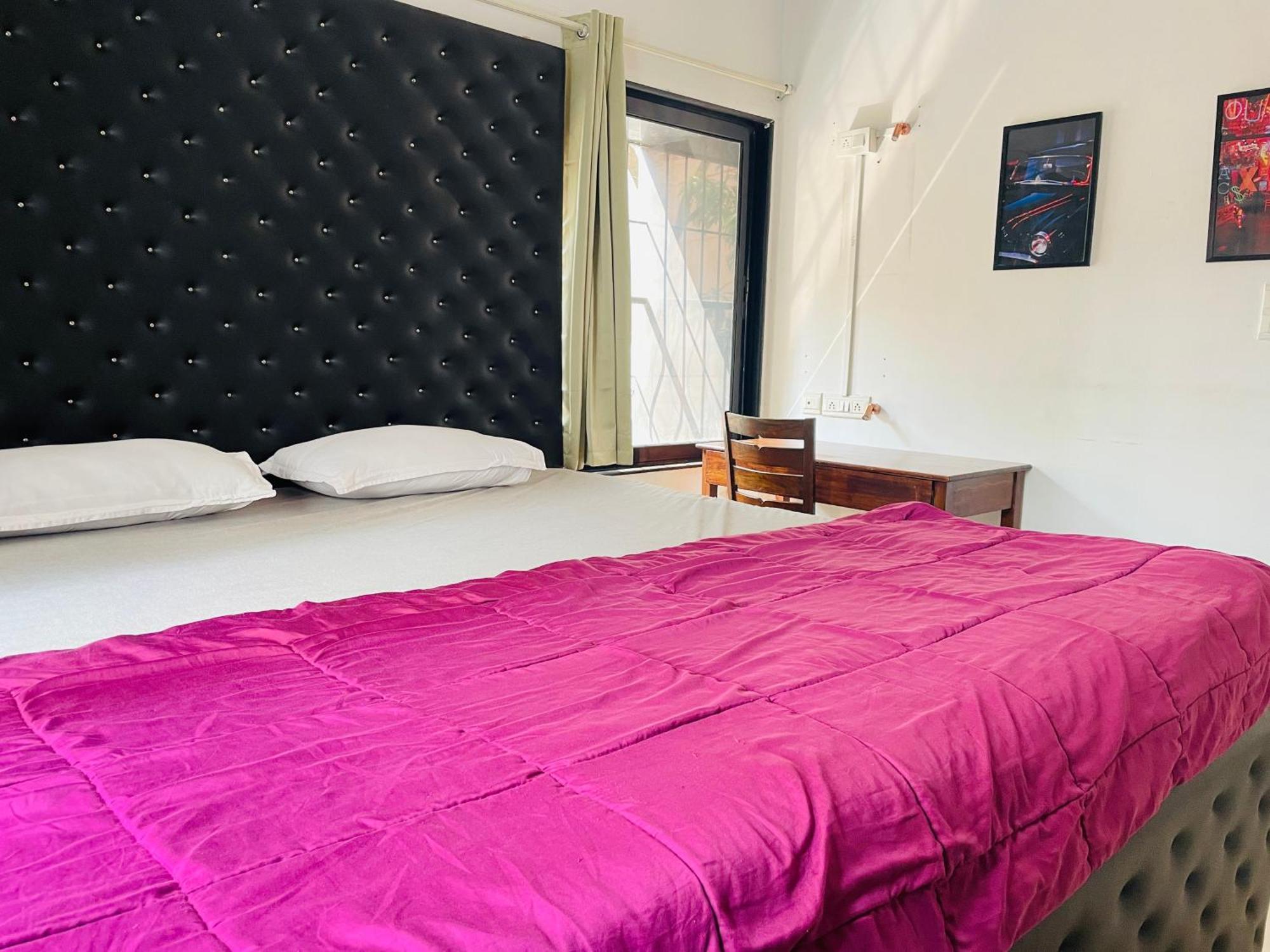 פונה Lifespace- Spacious Hostel In A Luxurious Villa מראה חיצוני תמונה